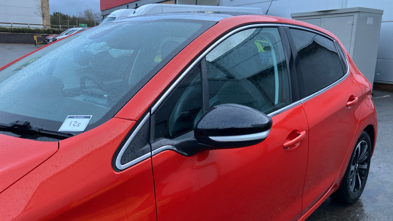 Peugeot 208 1.2 PureTech 82 Allure 5dr Petrol Hatchback